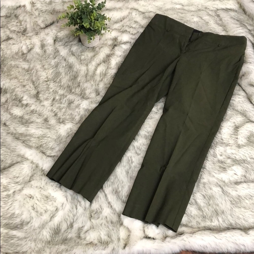 Woman’s dress pants 👖